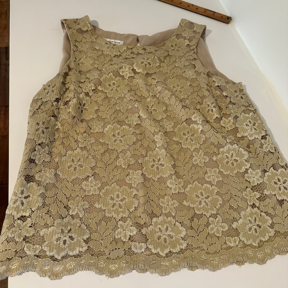 Jones New York lace blouse - Picture 4 of 7